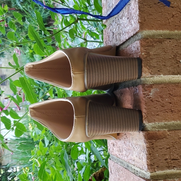 5/$25 - New Heeled mules - sz. 9 - Picture 6 of 8